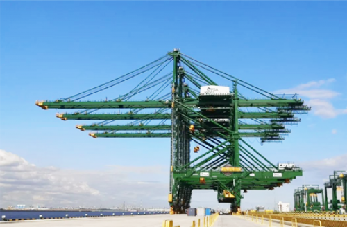 阿達(dá)尼T2項(xiàng)目碼頭調(diào)試